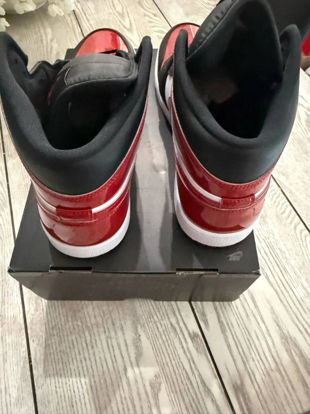 Jordan Men's Air Jordan 1 Mid Black/Red/White Athletic Shoes